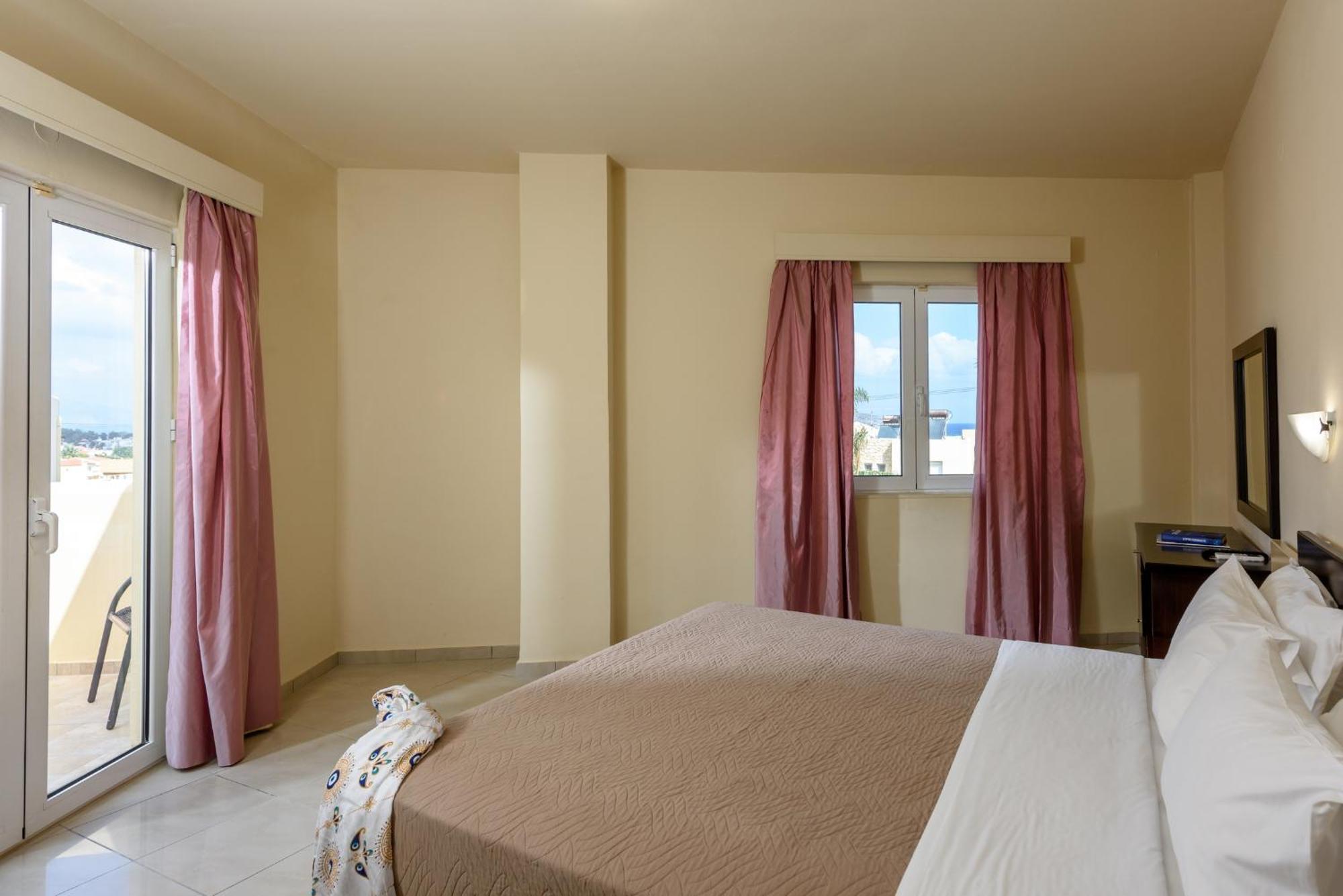 Eurohotel Theo Hotel Agia Marina Exterior foto