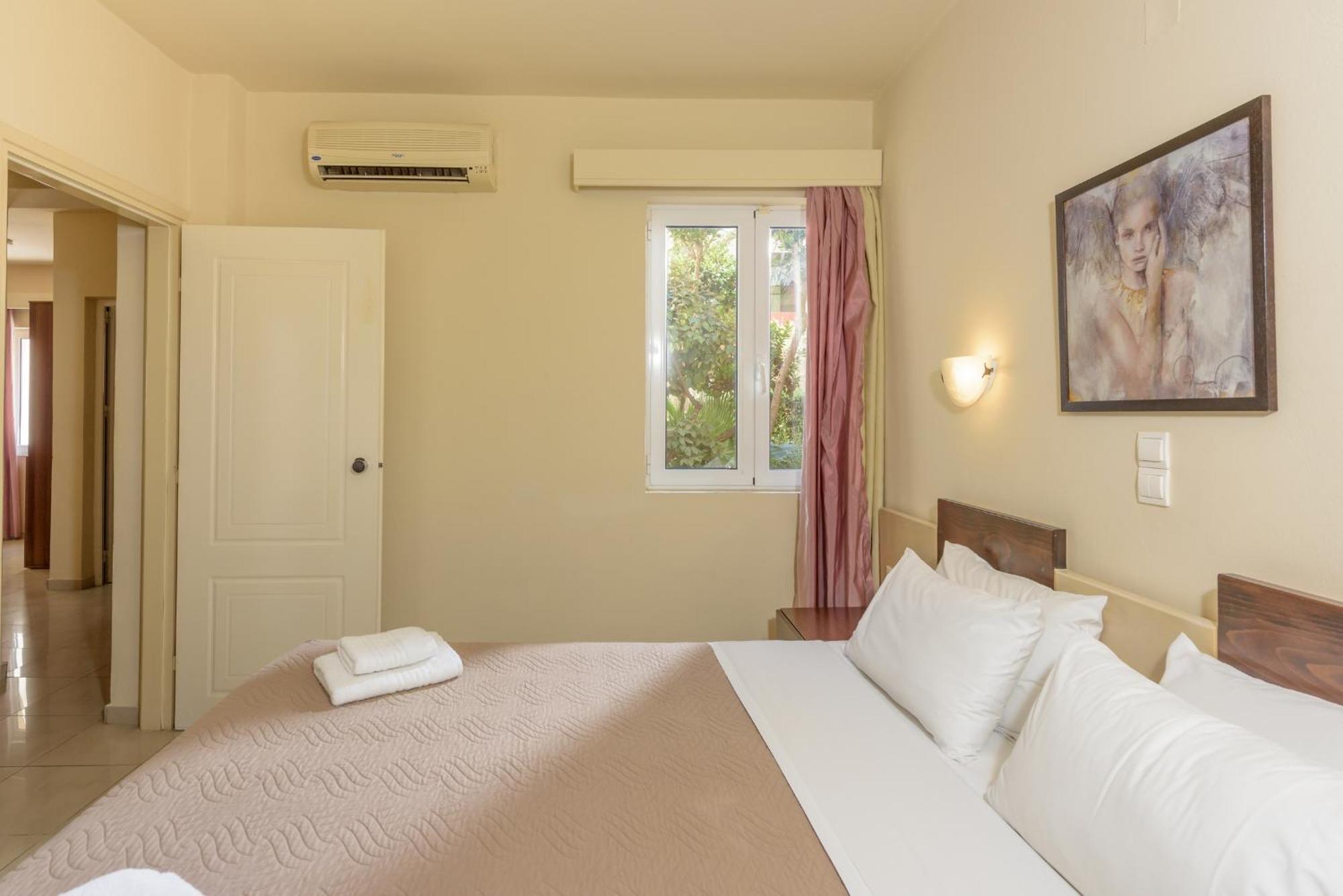 Eurohotel Theo Hotel Agia Marina Cameră foto