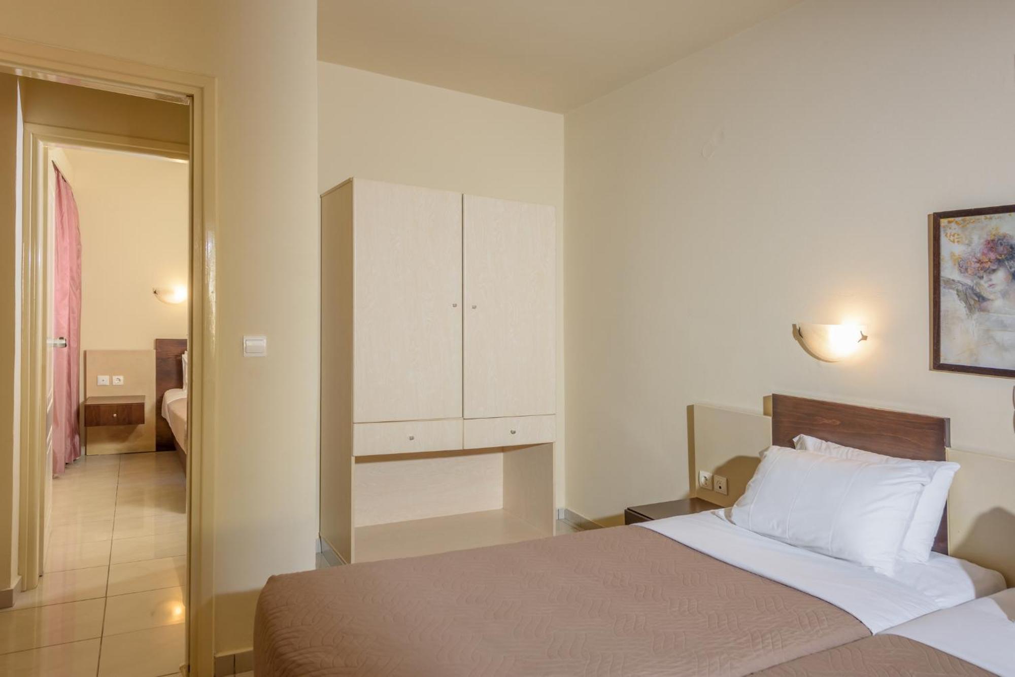 Eurohotel Theo Hotel Agia Marina Cameră foto