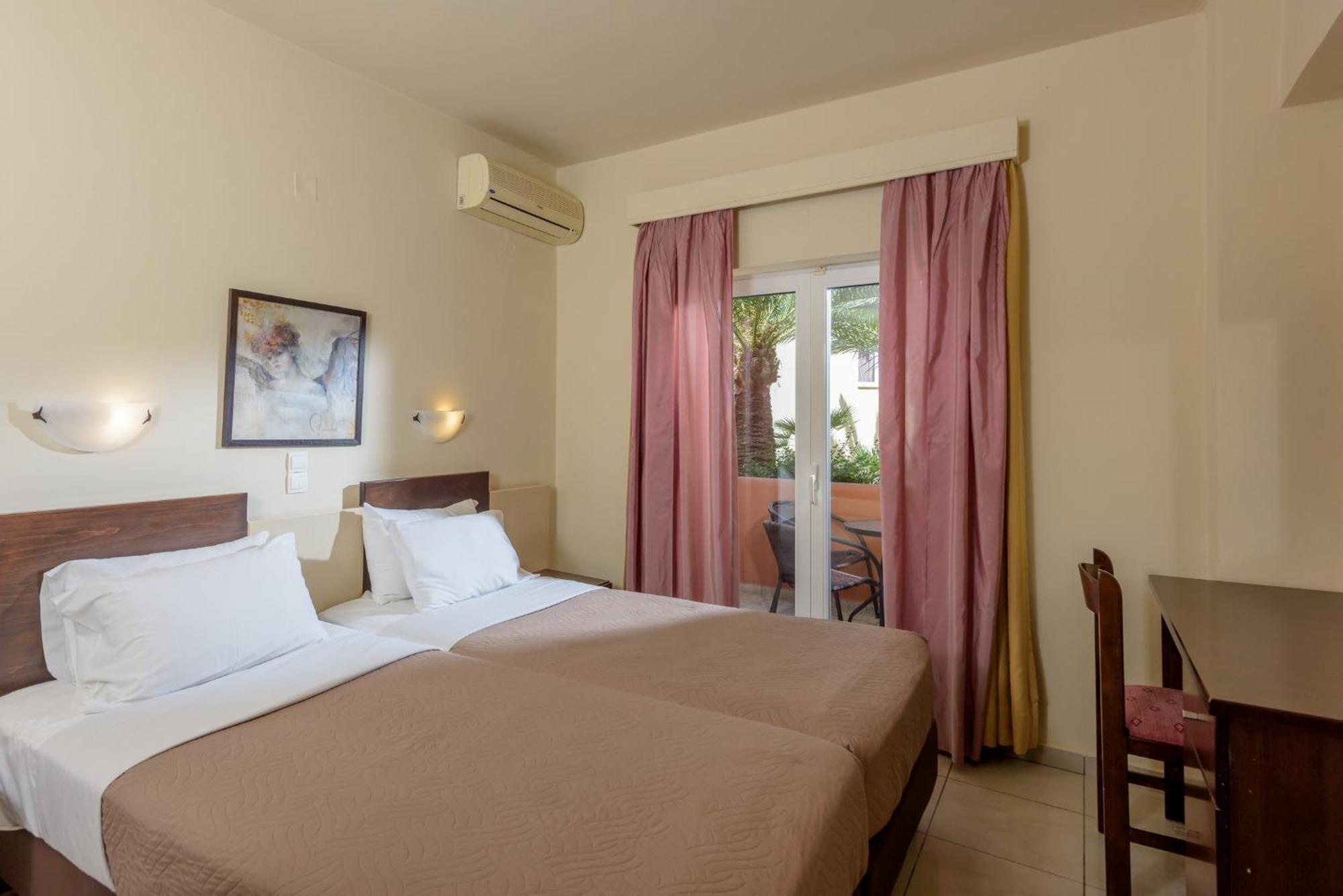 Eurohotel Theo Hotel Agia Marina Cameră foto